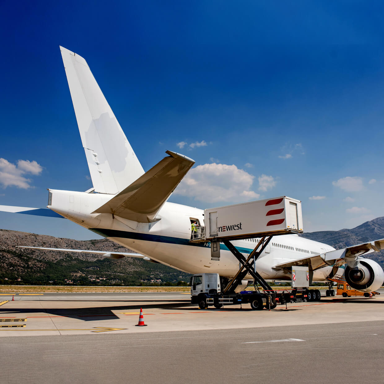 Avion tarmac compagnies aériennes Newrest